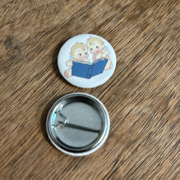 BRANDY MELVILLE *Bundle/8* Pins & Stickers Reading Buttons - Picture 6 of 7